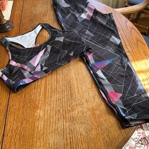 Workout matching set, sports bra and capris/pants